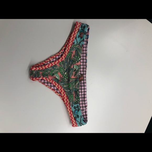 Bikini bottom. Reversible multiple patterns. - Picture 1 of 2